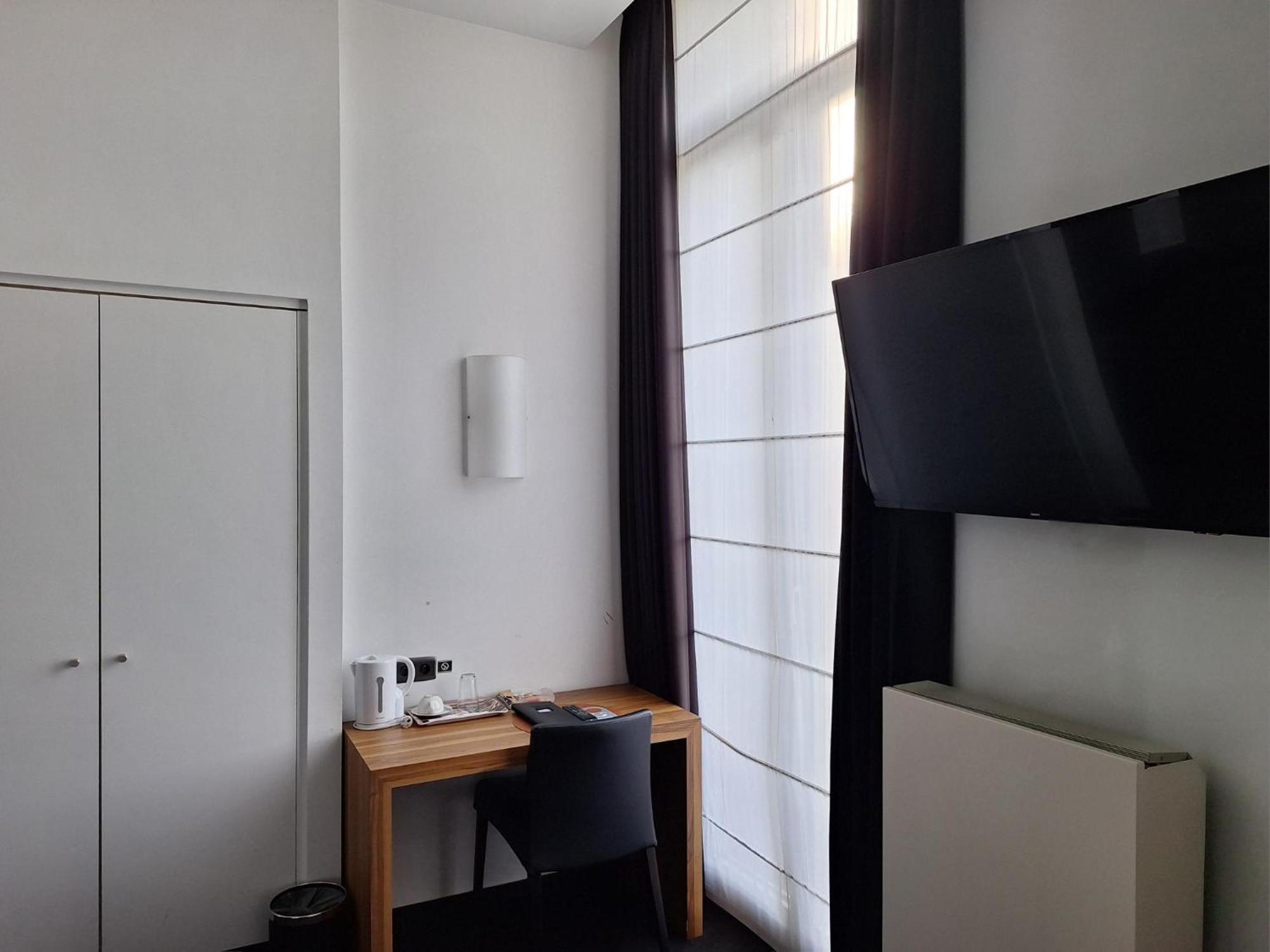 Hotel St James Mons Dış mekan fotoğraf