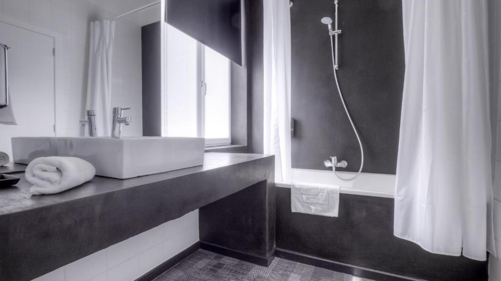 Hotel St James Mons Dış mekan fotoğraf