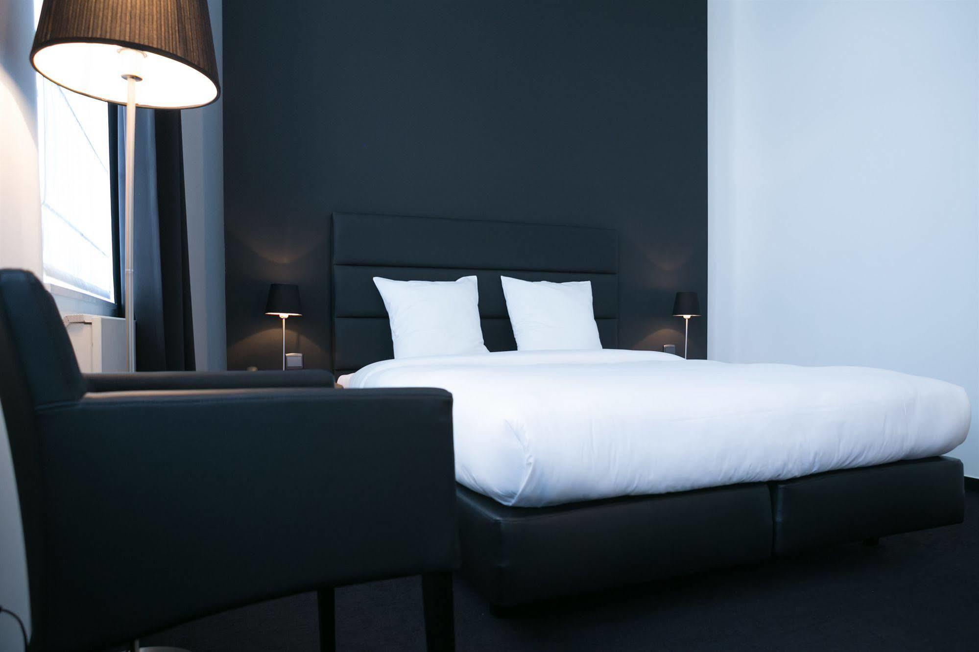 Hotel St James Mons Dış mekan fotoğraf