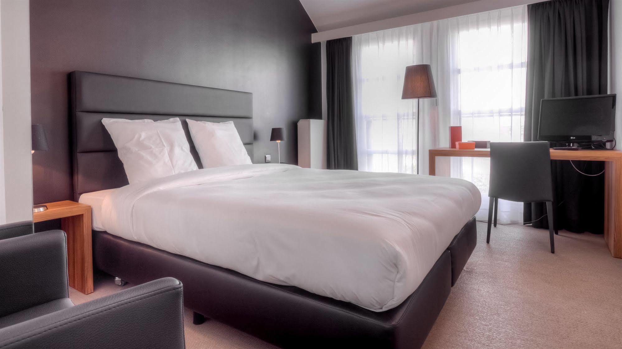 Hotel St James Mons Dış mekan fotoğraf
