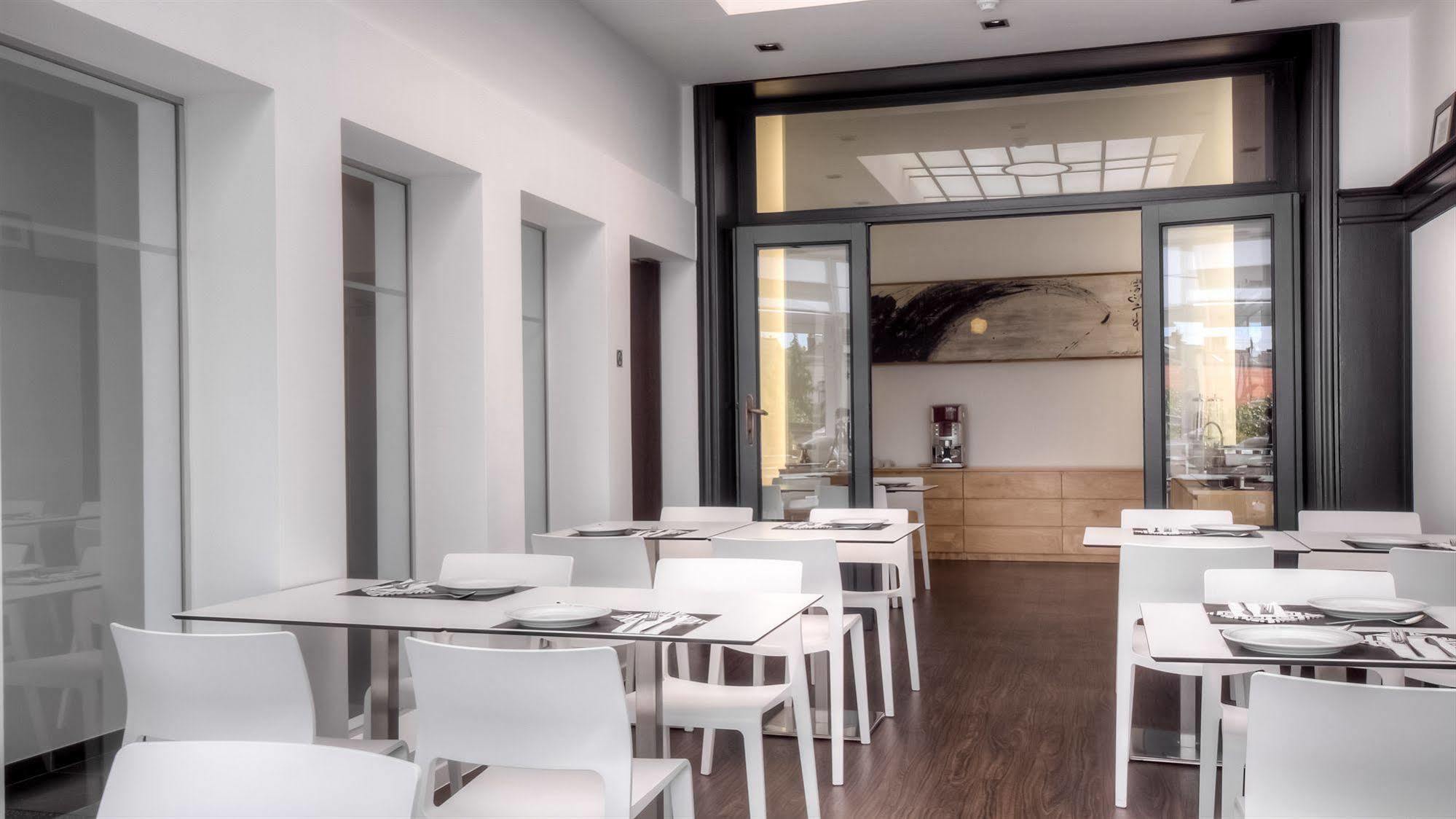 Hotel St James Mons Dış mekan fotoğraf
